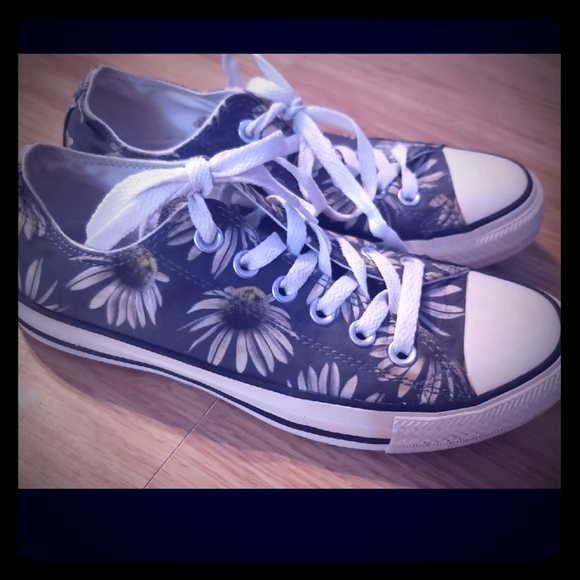 daisy converse shoes